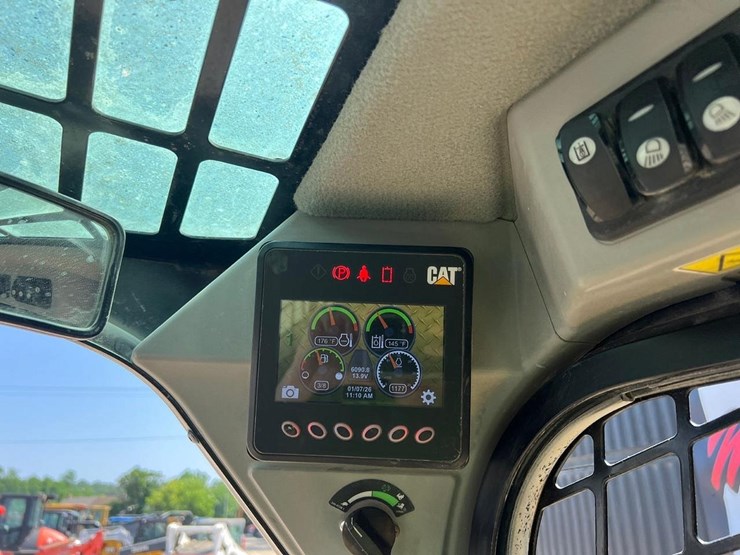 2018-caterpillar-262d-image-21