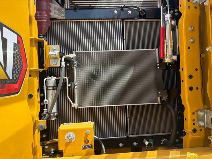 caterpillar-320-image-12
