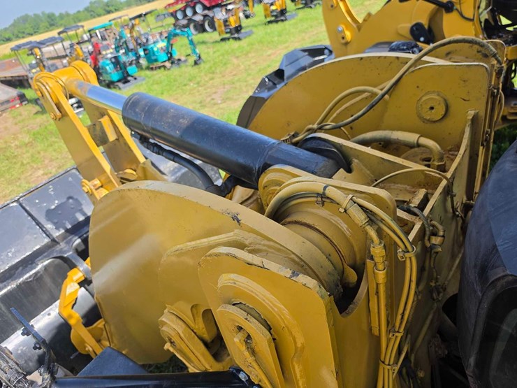 caterpillar-938m-image-17