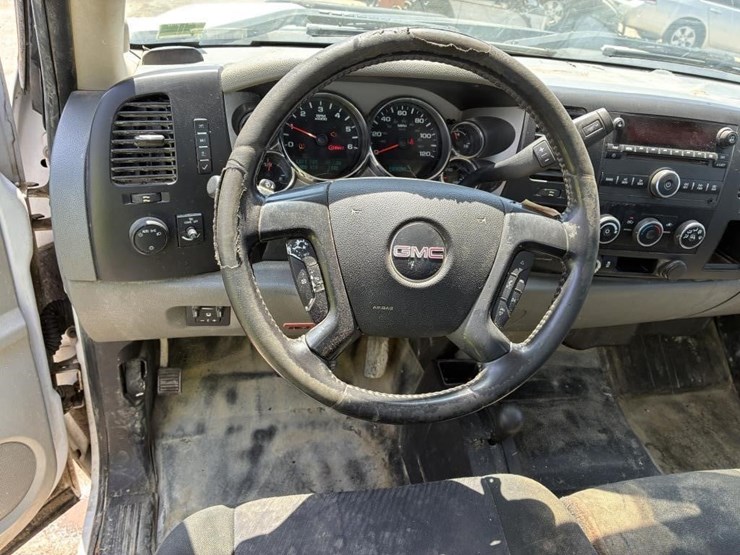 2012-gmc-sierra-2500-image-19