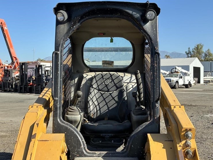 2015-caterpillar-262d-image-17