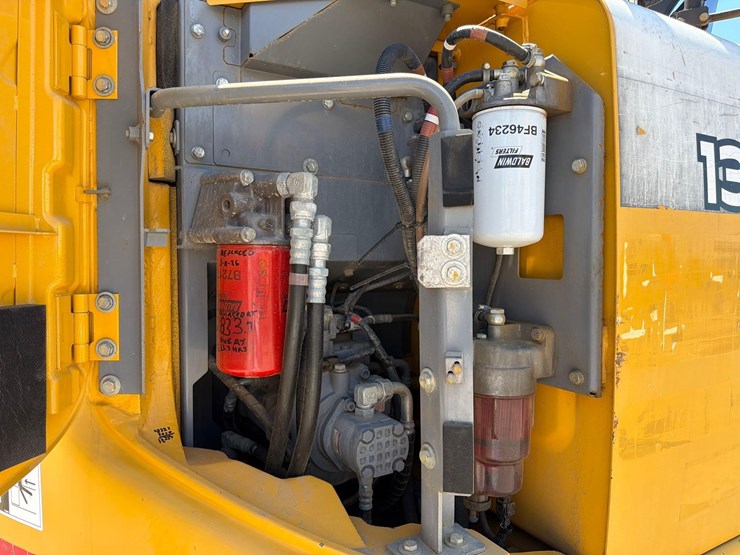 2019-deere-135g-image-13