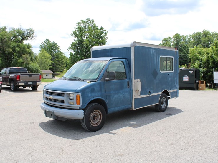 1999-chevrolet-express-3500-image-1