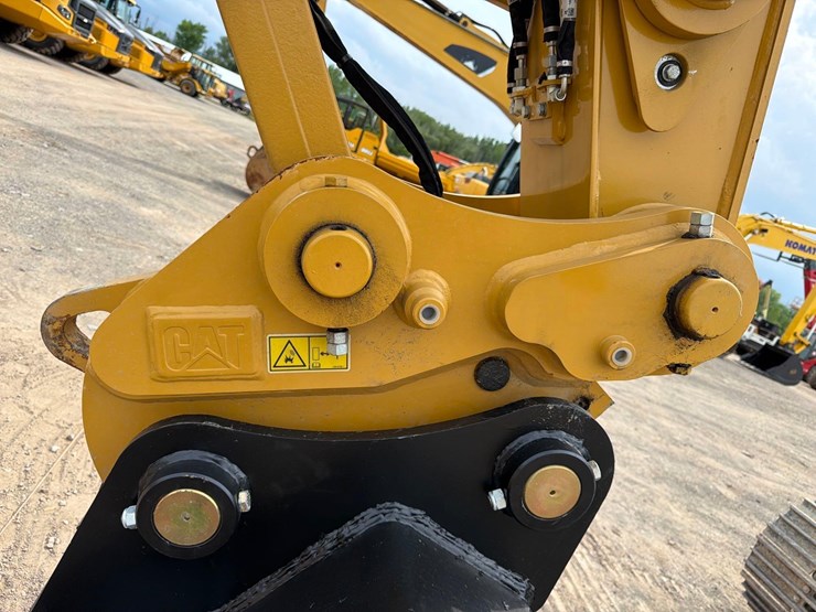 caterpillar-320-image-22