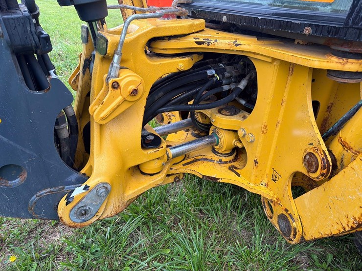 2021-john-deere-310-image-11