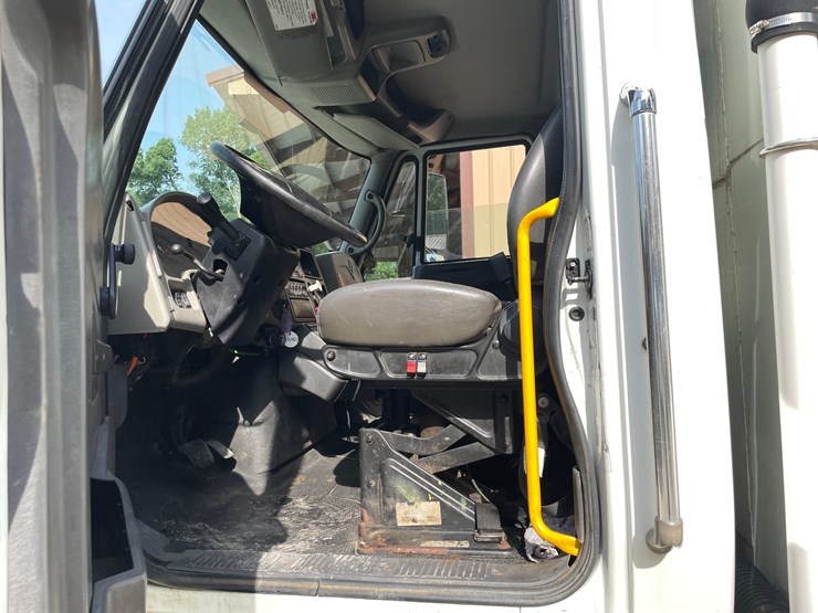 2010-international-durastar-4400-image-45