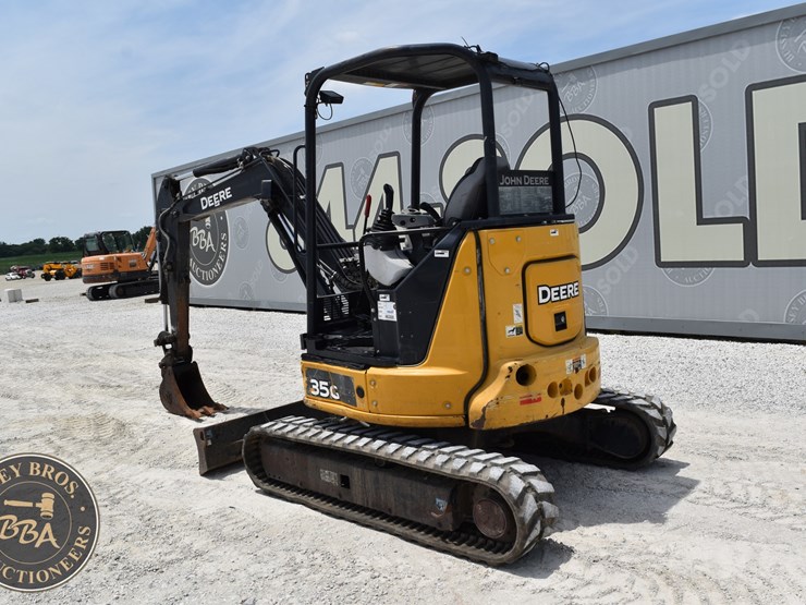 2020-deere-35g-image-3