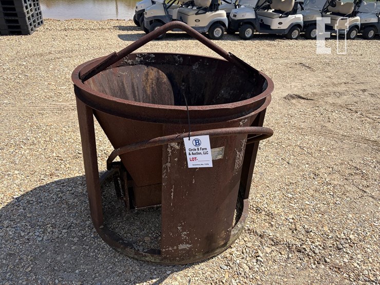 gar-bro-equipment-concrete-bucket-image-1