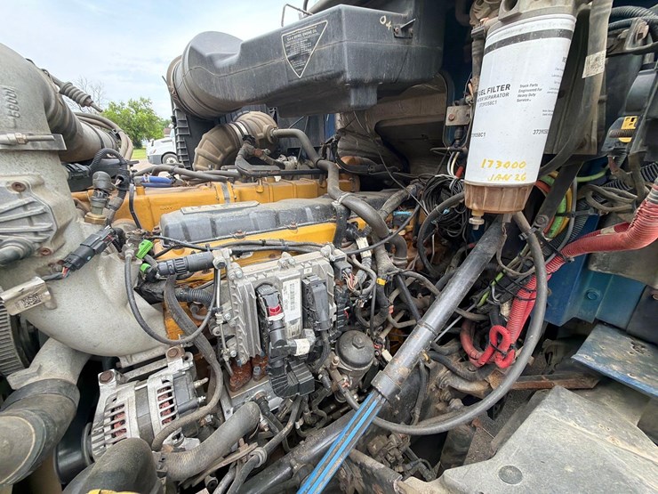 2015-caterpillar-ct660l-image-14