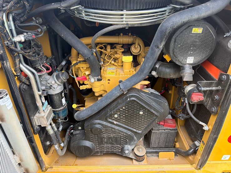 2026-caterpillar-255-image-10