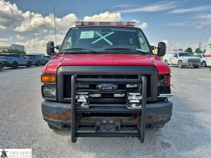 2012-ford-cargo-image-2