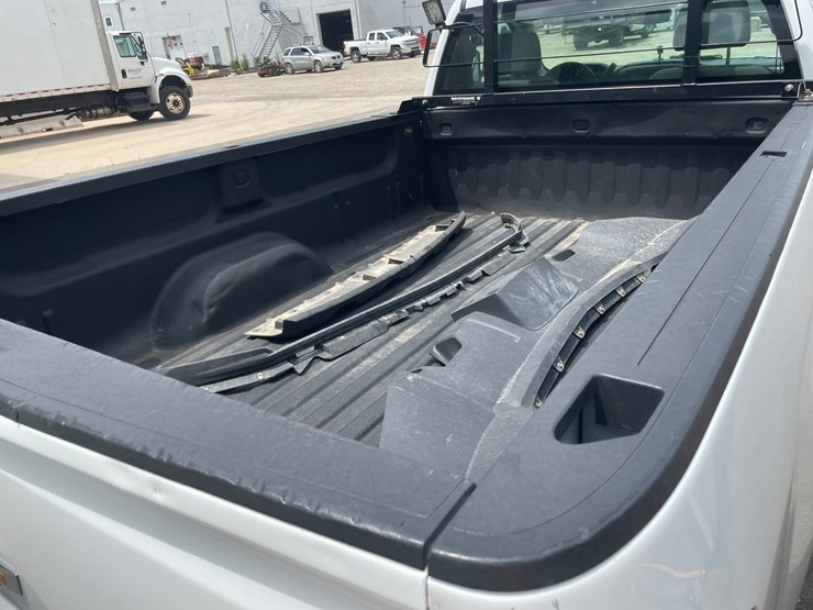2017-chevrolet-2500-image-25