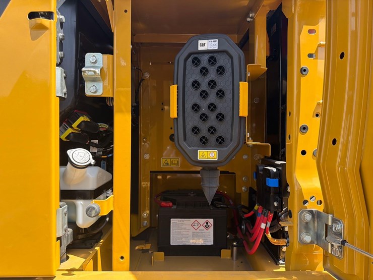 caterpillar-320-image-13