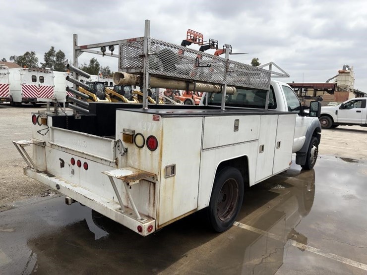 2012-ford-f550-xl-image-3