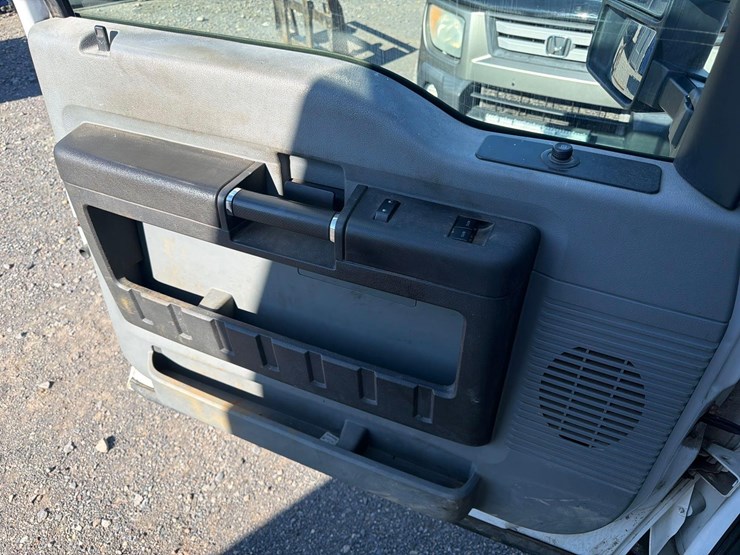 2016-ford-f550-image-24