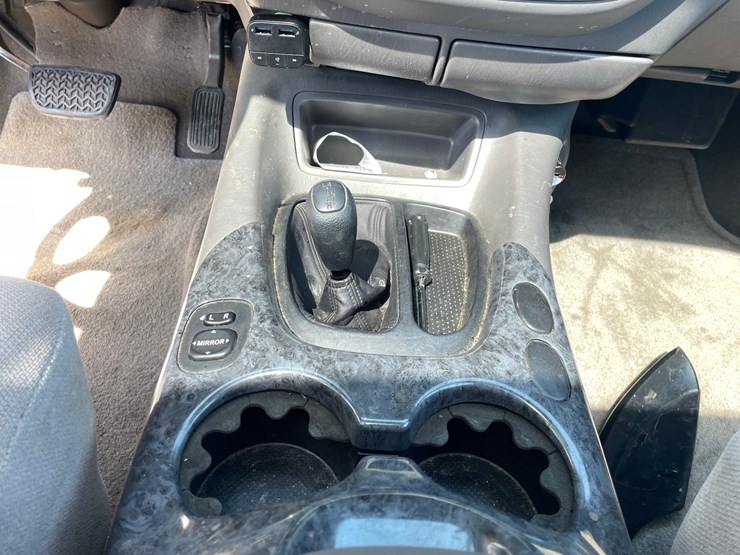 2003-toyota-sequoia-image-82