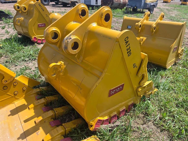 caterpillar-320-image-3