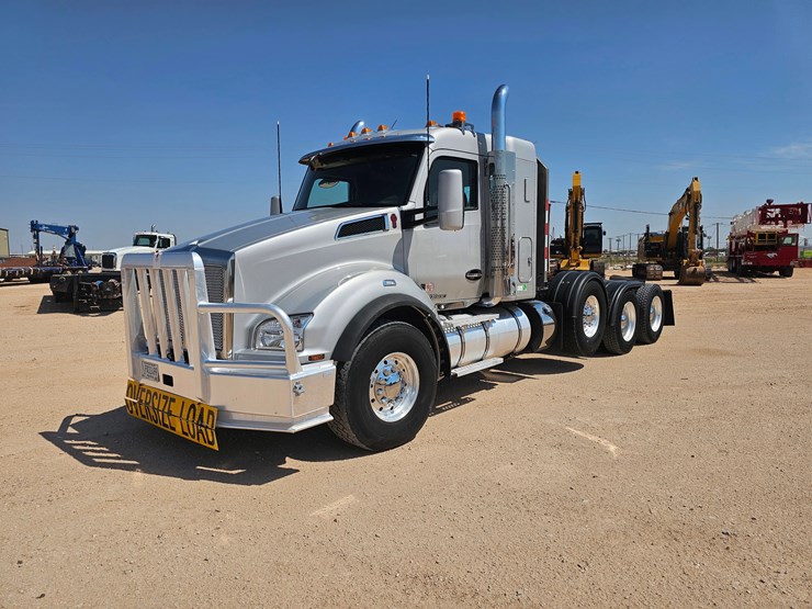 2022-kenworth-t880-image-1