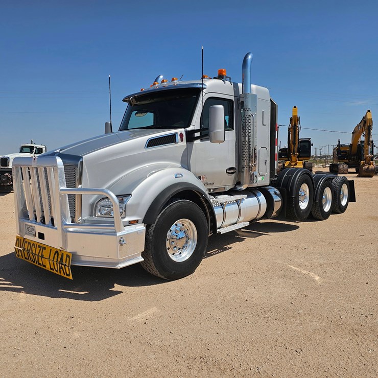 2022 KENWORTH T880