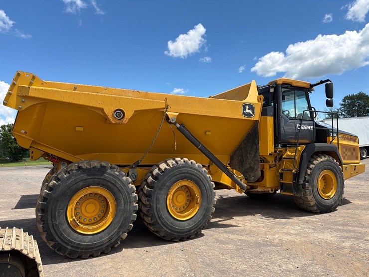 2024-deere-260p-image-3