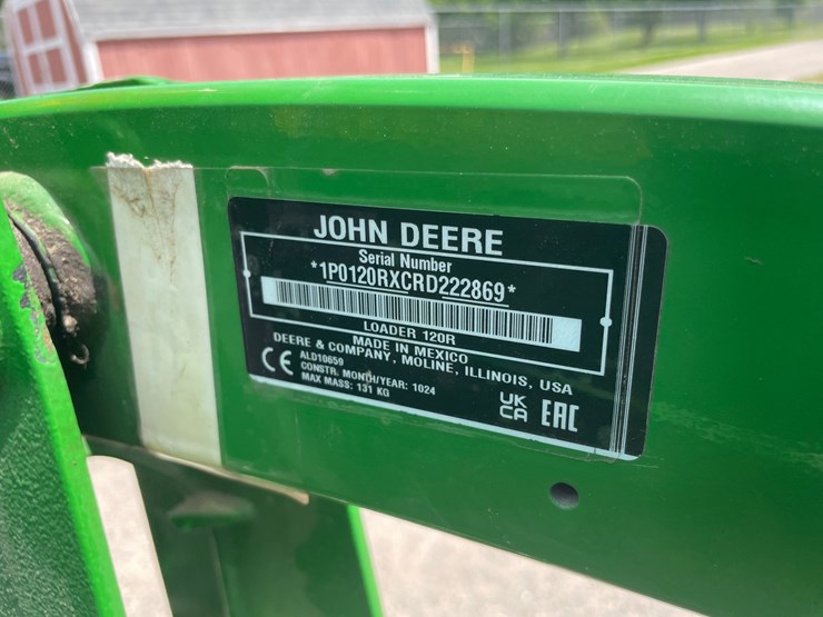 2024-john-deere-1025r-image-23