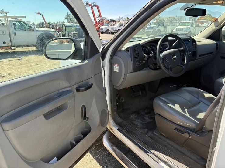 2012-chevrolet-silverado-2500-image-15