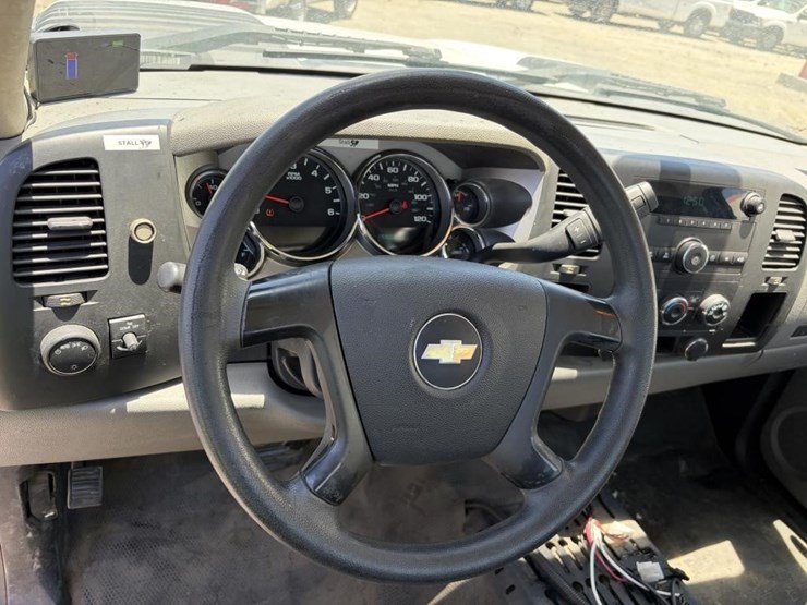 2011-chevrolet-silverado-2500-image-12