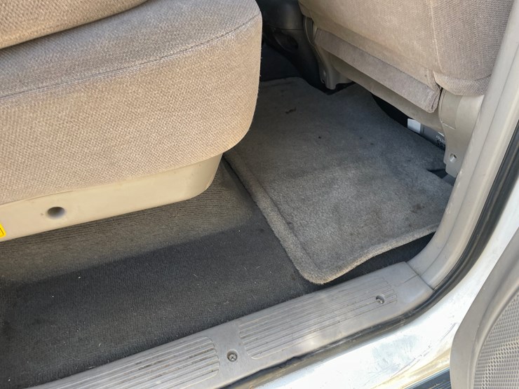 2003-toyota-sequoia-image-56