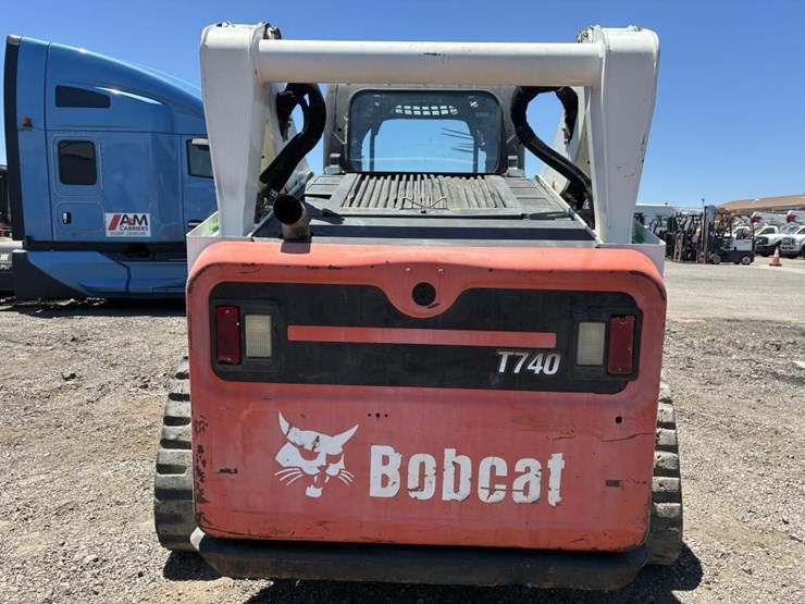 2016-bobcat-t740-image-14
