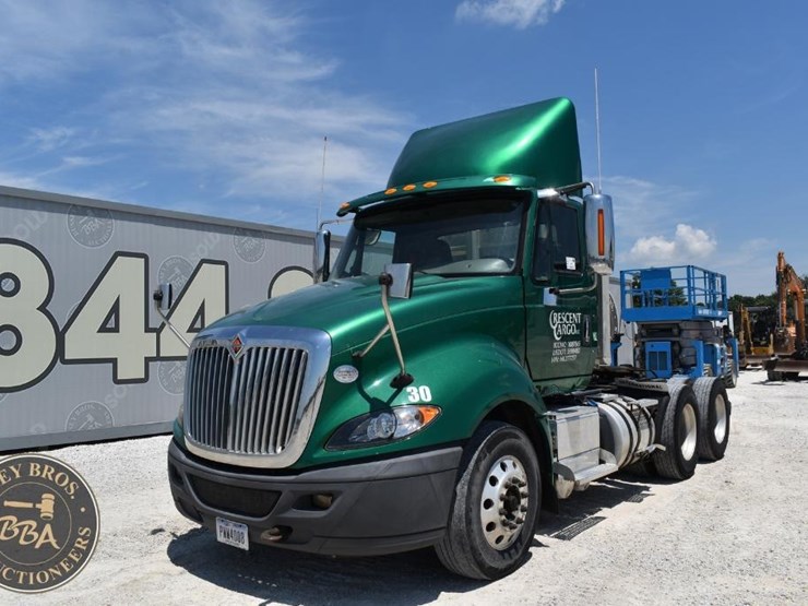 2017-international-prostar-image-1