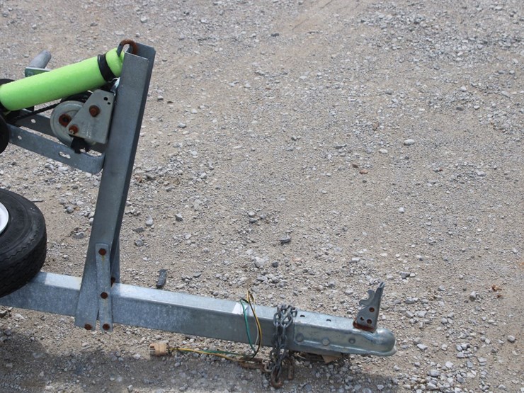 14'-magic-trail-single-axle-boat-trailer-image-3