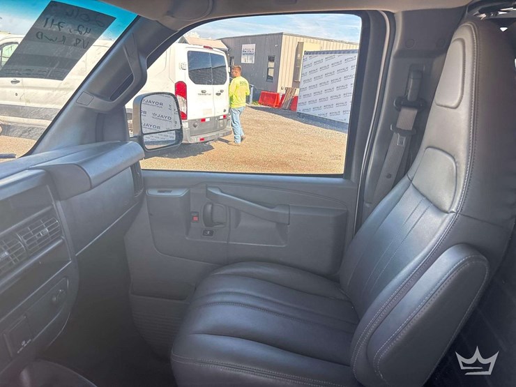2016-chevrolet-express-2500-image-16