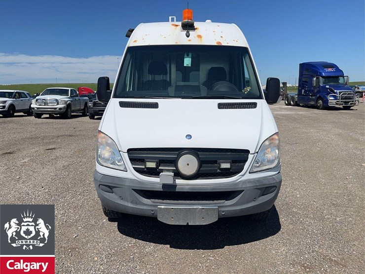 2012-mercedes-benz-sprinter-3500-image-8