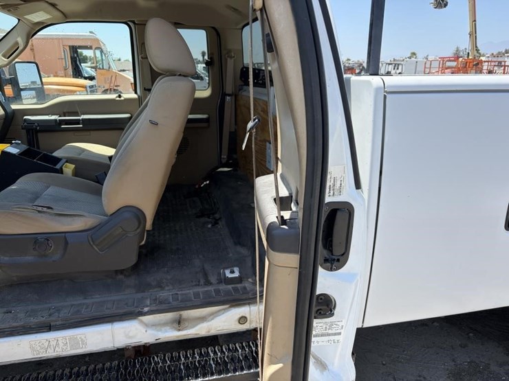 2011-ford-f350-image-13