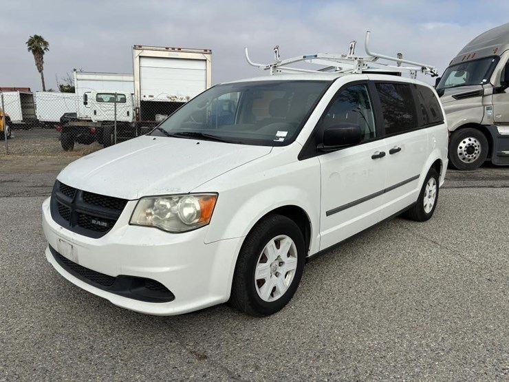 2012-dodge-caravan-image-1