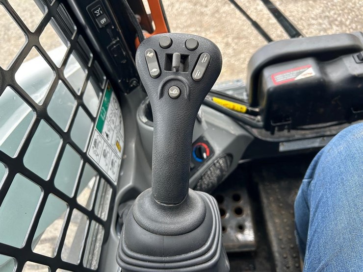 2024-bobcat-s650-image-25
