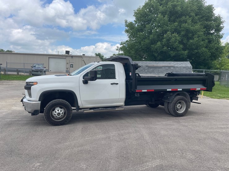 2021-chevrolet-3500-image-9