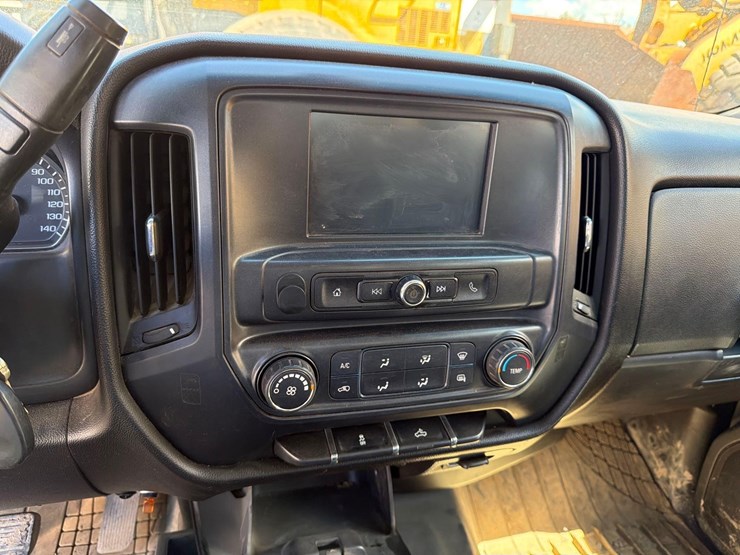 2016-chevrolet-3500-image-23