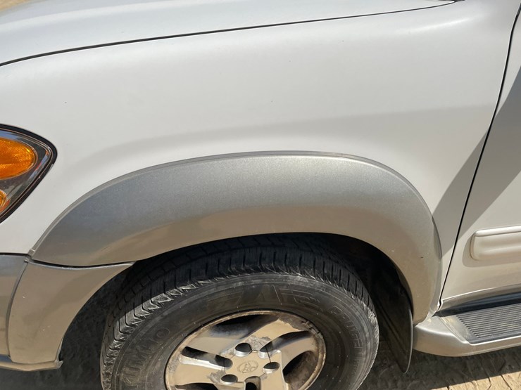 2003-toyota-sequoia-image-17