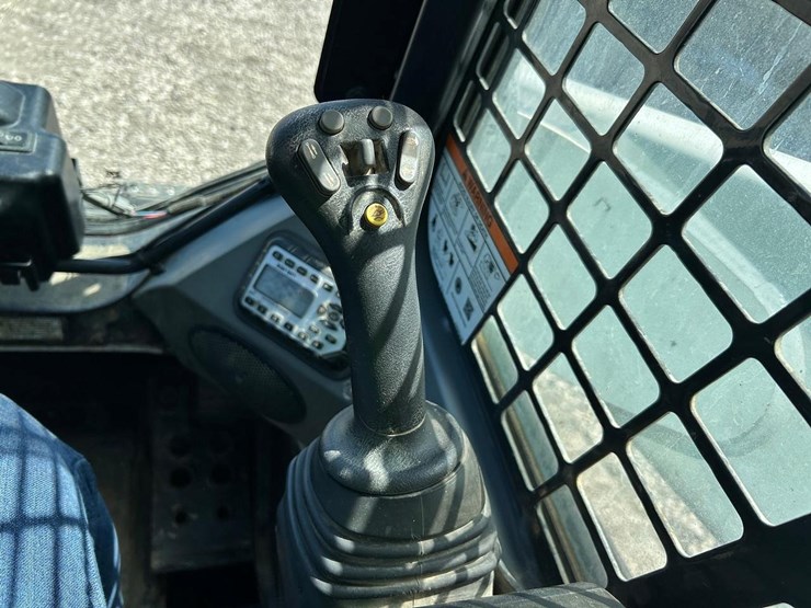 2021-bobcat-t770-image-21
