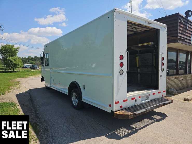 2012-ford-e-series-s/a-step-van-image-2