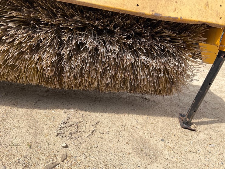 #3433-•-mb-tough-brush-broom-image-12