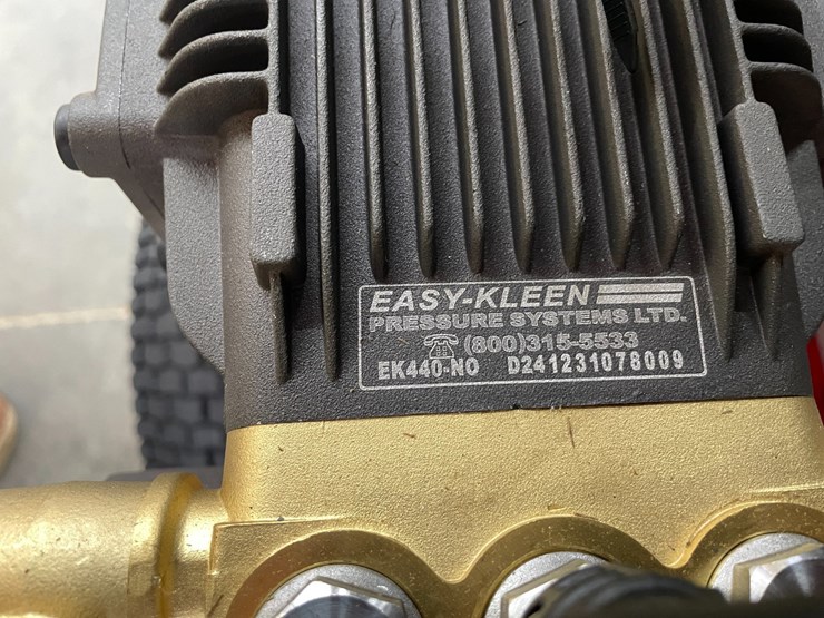 #2942-•-new-magnum-4000-hot-water-pressure-washer-image-14