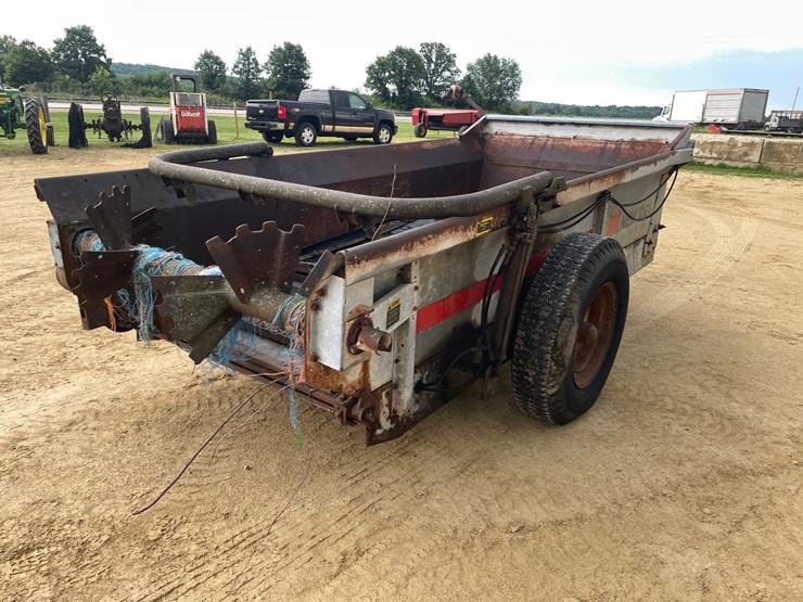 #403-•-new-idea-manure-spreader-image-5