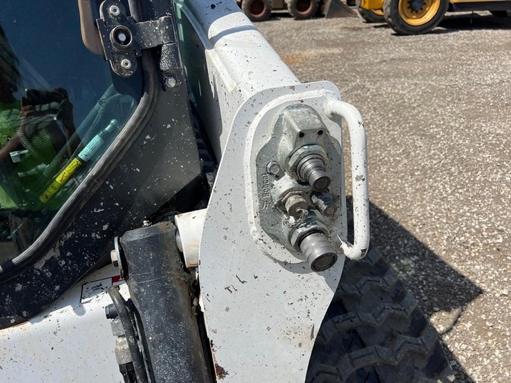 2023-bobcat-t770-image-12