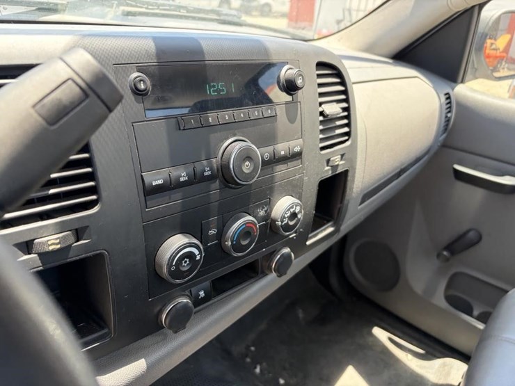 2011-chevrolet-silverado-2500-image-15