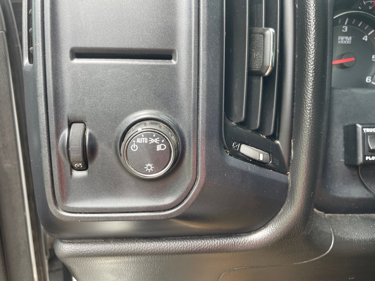 2017-chevrolet-2500-image-42
