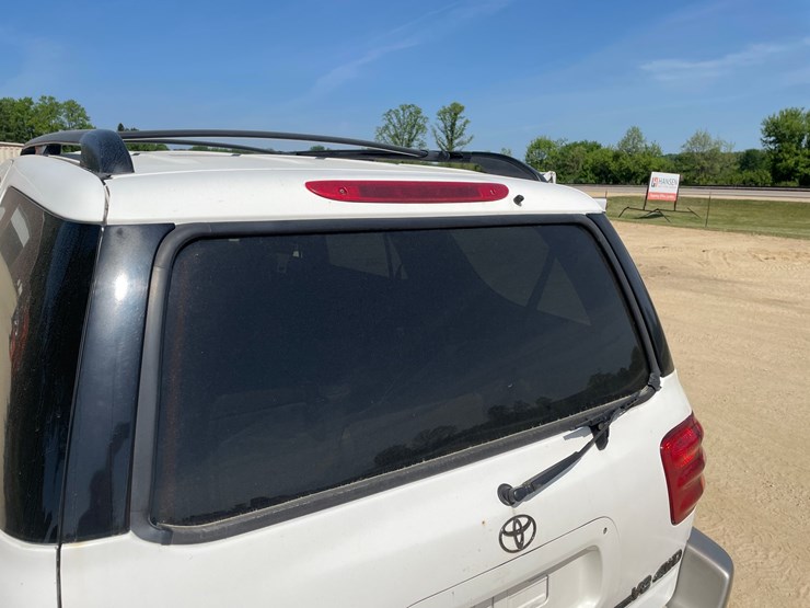 2003-toyota-sequoia-image-25