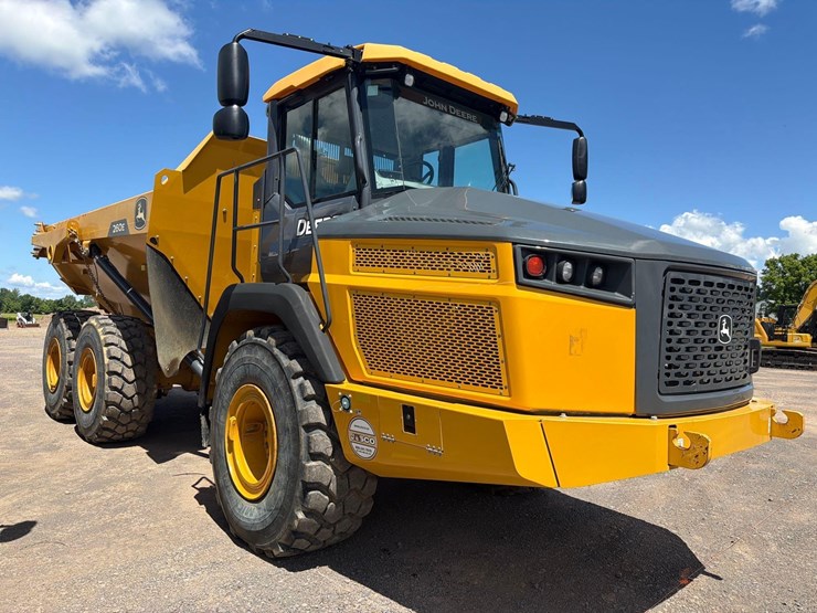 2023-deere-260e-image-3