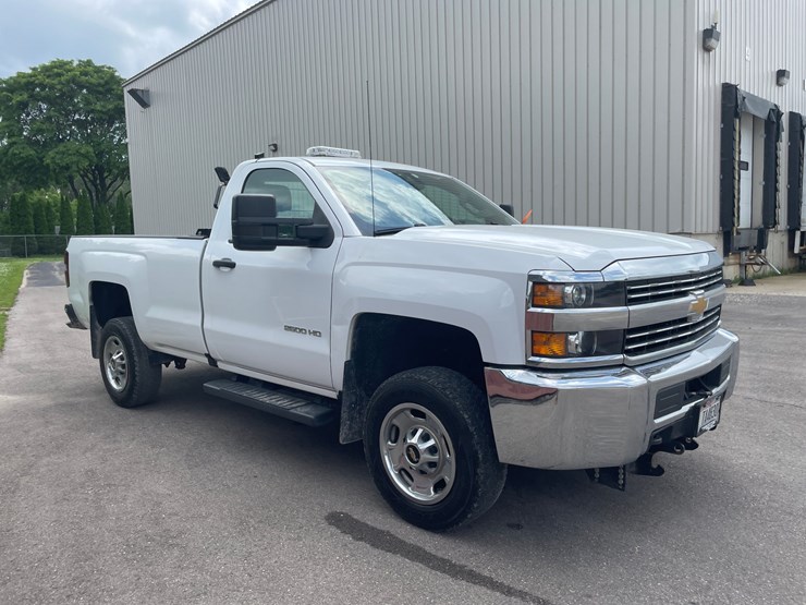 2017-chevrolet-2500-image-3